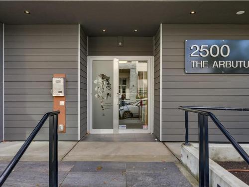 104-2500 Hackett Cres, Central Saanich, BC - Outdoor With Exterior