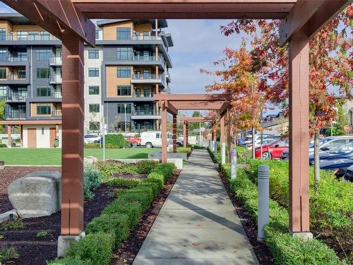 104-2500 Hackett Cres, Central Saanich, BC - Outdoor With Facade