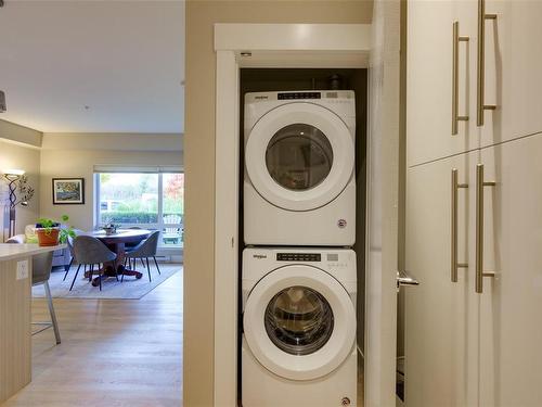 104-2500 Hackett Cres, Central Saanich, BC - Indoor Photo Showing Laundry Room