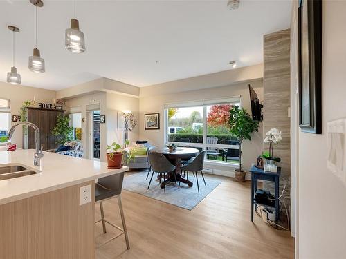 104-2500 Hackett Cres, Central Saanich, BC - Indoor Photo Showing Kitchen With Double Sink