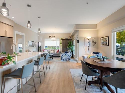 104-2500 Hackett Cres, Central Saanich, BC - Indoor Photo Showing Dining Room