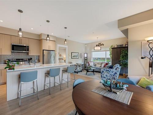 104-2500 Hackett Cres, Central Saanich, BC - Indoor Photo Showing Kitchen With Stainless Steel Kitchen With Upgraded Kitchen