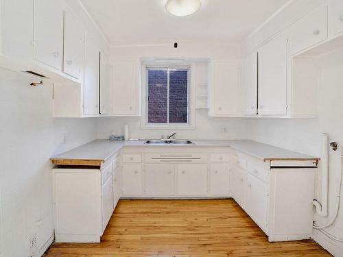 Cuisine - 326  - 328 5E Avenue, Montréal (Lasalle), QC - Indoor Photo Showing Kitchen With Double Sink