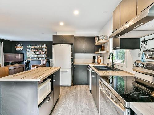 Kitchen - 989 Rue Harit, Morin-Heights, QC - Indoor Photo Showing Kitchen With Double Sink