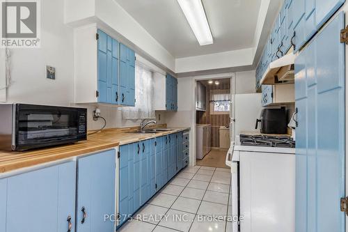 414 Odlum Drive, Woodstock, ON - Indoor Photo Showing Kitchen