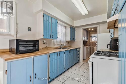 414 Odlum Drive, Woodstock, ON - Indoor Photo Showing Kitchen With Double Sink