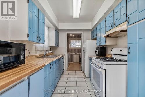 414 Odlum Drive, Woodstock, ON - Indoor Photo Showing Kitchen With Double Sink