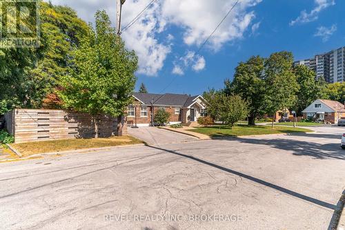 44 Parkchester Road, Toronto, ON - Outdoor