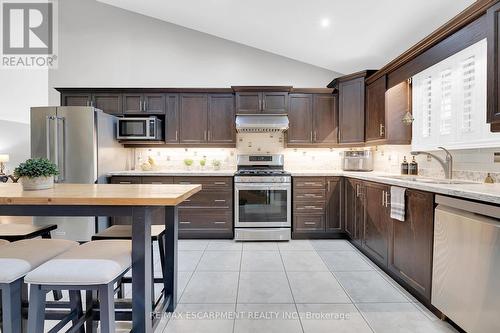 5817 Ironwood Street, Niagara Falls, ON - Indoor Photo Showing Kitchen