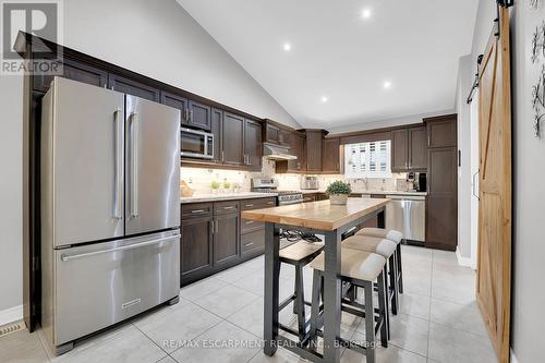 5817 Ironwood Street, Niagara Falls, ON - Indoor Photo Showing Kitchen