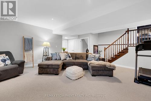 5817 Ironwood Street, Niagara Falls, ON - Indoor Photo Showing Living Room