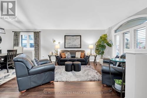 5817 Ironwood Street, Niagara Falls, ON - Indoor Photo Showing Living Room