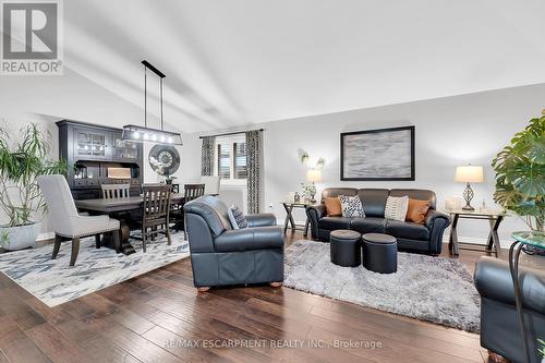 5817 Ironwood Street, Niagara Falls, ON - Indoor Photo Showing Living Room