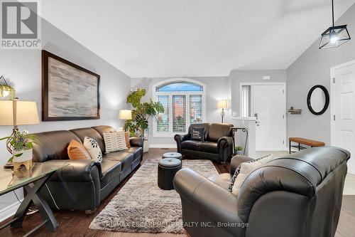 5817 Ironwood Street, Niagara Falls, ON - Indoor Photo Showing Living Room