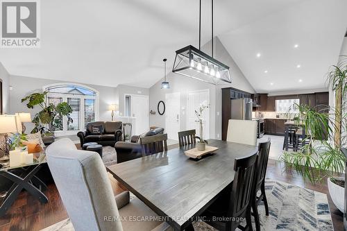 5817 Ironwood Street, Niagara Falls, ON - Indoor Photo Showing Dining Room