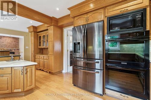 2008 Grenville Drive, Oakville, ON - Indoor Photo Showing Kitchen