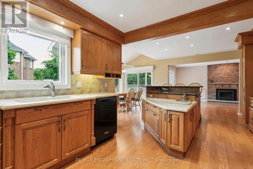 2008 Grenville Drive, Oakville, ON - Indoor Photo Showing Kitchen