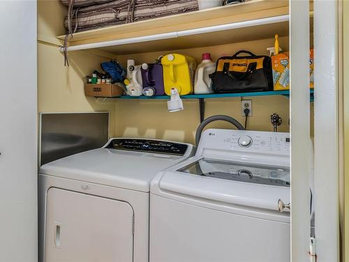 2526 & 2528 Rosstown Rd, Nanaimo, BC - Indoor Photo Showing Laundry Room