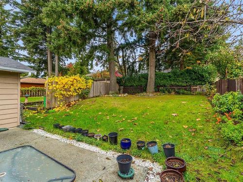 2526 & 2528 Rosstown Rd, Nanaimo, BC - Outdoor