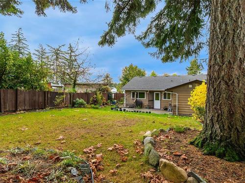 2526 & 2528 Rosstown Rd, Nanaimo, BC - Outdoor