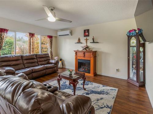 2526 & 2528 Rosstown Rd, Nanaimo, BC - Indoor Photo Showing Living Room With Fireplace