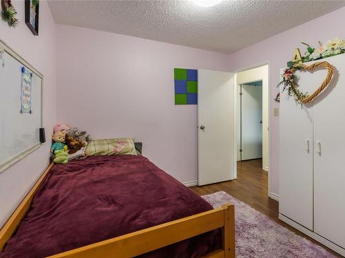 2526 & 2528 Rosstown Rd, Nanaimo, BC - Indoor Photo Showing Bedroom