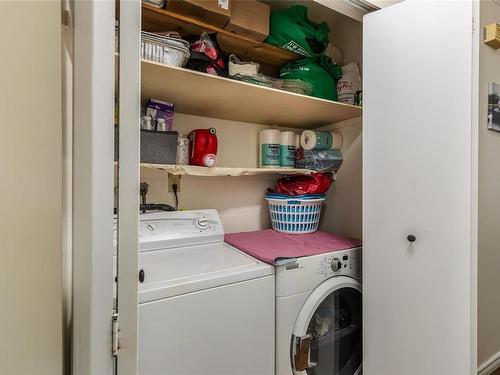 2526 & 2528 Rosstown Rd, Nanaimo, BC - Indoor Photo Showing Laundry Room