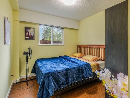 2526 & 2528 Rosstown Rd, Nanaimo, BC - Indoor Photo Showing Bedroom