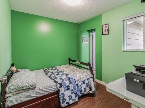 2526 & 2528 Rosstown Rd, Nanaimo, BC - Indoor Photo Showing Bedroom