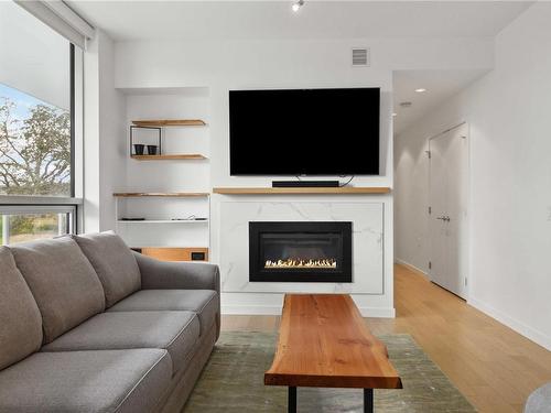 504-4009 Rainbow Hill Lane, Saanich, BC - Indoor Photo Showing Living Room With Fireplace