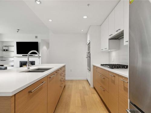 504-4009 Rainbow Hill Lane, Saanich, BC - Indoor Photo Showing Kitchen With Double Sink With Upgraded Kitchen