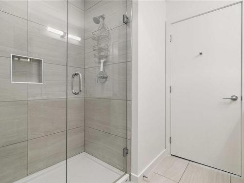 504-4009 Rainbow Hill Lane, Saanich, BC - Indoor Photo Showing Bathroom