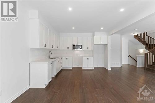 653 Persimmon Way, Ottawa, ON - Indoor Photo Showing Kitchen