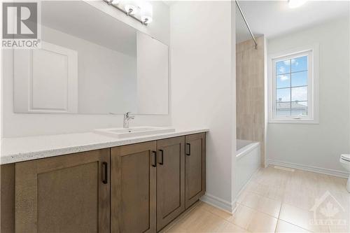 653 Persimmon Way, Ottawa, ON - Indoor Photo Showing Bathroom