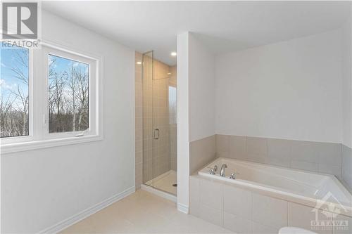 653 Persimmon Way, Ottawa, ON - Indoor Photo Showing Bathroom