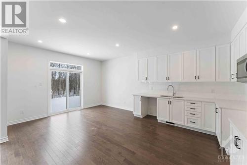 653 Persimmon Way, Ottawa, ON - Indoor Photo Showing Kitchen