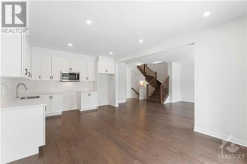 653 Persimmon Way, Ottawa, ON - Indoor Photo Showing Kitchen