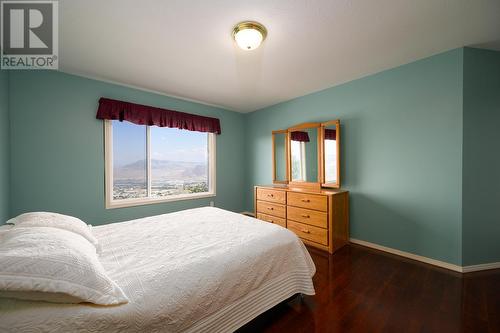 2022 Pacific Way Unit# 92, Kamloops, BC - Indoor Photo Showing Bedroom