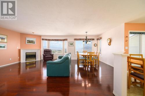 2022 Pacific Way Unit# 92, Kamloops, BC - Indoor Photo Showing Living Room With Fireplace