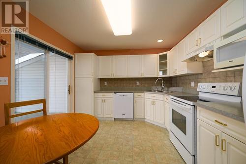 2022 Pacific Way Unit# 92, Kamloops, BC - Indoor Photo Showing Kitchen