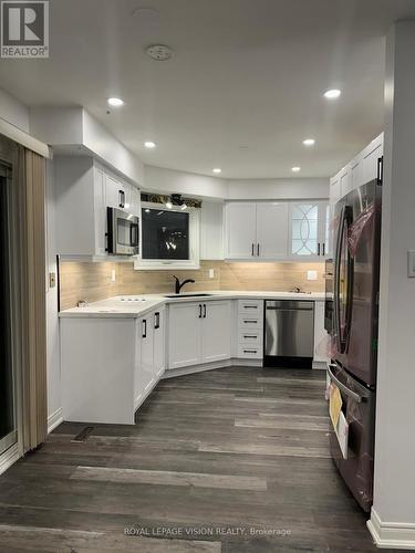 6701 Snow Goose Lane, Mississauga, ON - Indoor Photo Showing Kitchen