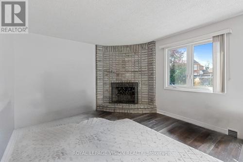 6701 Snow Goose Lane, Mississauga, ON - Indoor Photo Showing Living Room With Fireplace