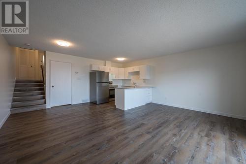 460 Dalgleish Drive Unit# 2, Kamloops, BC - Indoor Photo Showing Kitchen