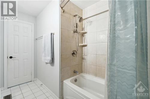 1433 Laurin Crescent, Orleans, ON - Indoor Photo Showing Bathroom