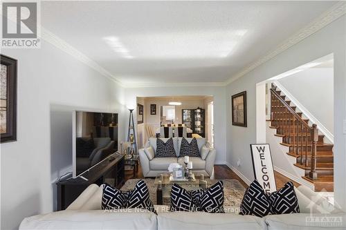 1433 Laurin Crescent, Ottawa, ON - Indoor Photo Showing Living Room