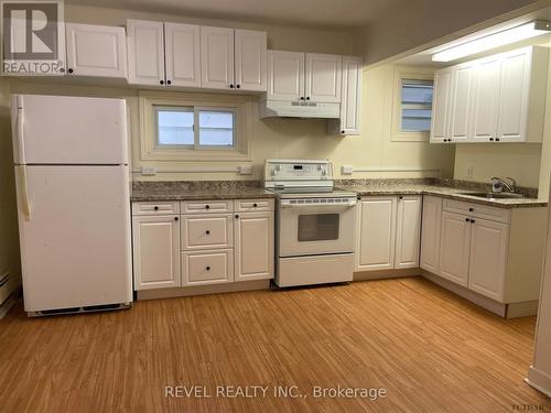 23-25 Aura Lake Street, Timmins (Main Area), ON - Indoor Photo Showing Kitchen