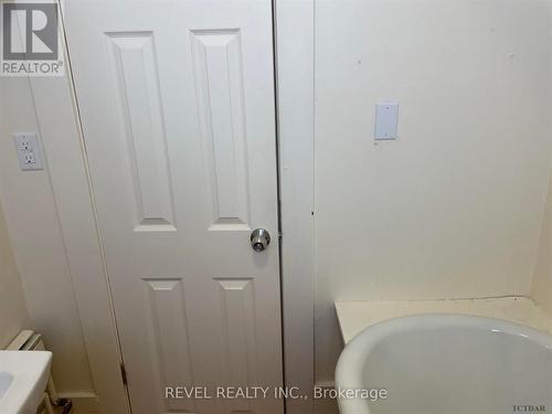 23-25 Aura Lake Street, Timmins (Main Area), ON - Indoor Photo Showing Bathroom