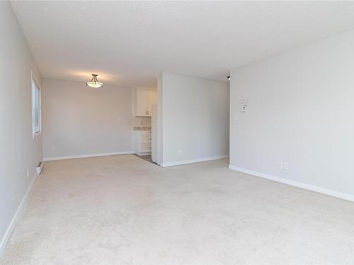 201-2427 Amherst Ave, Sidney, BC - Indoor Photo Showing Other Room