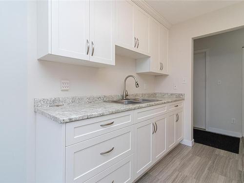 201-2427 Amherst Ave, Sidney, BC - Indoor Photo Showing Kitchen With Double Sink