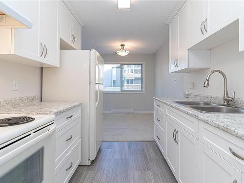 201-2427 Amherst Ave, Sidney, BC - Indoor Photo Showing Kitchen With Double Sink